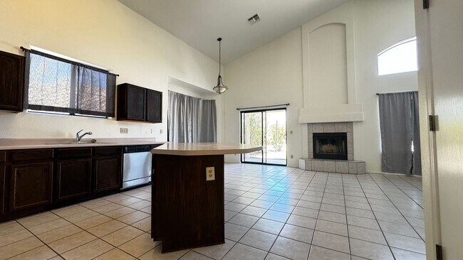 Foto del edificio - Eastside (Broadway and Houghton) 4 bedroom...