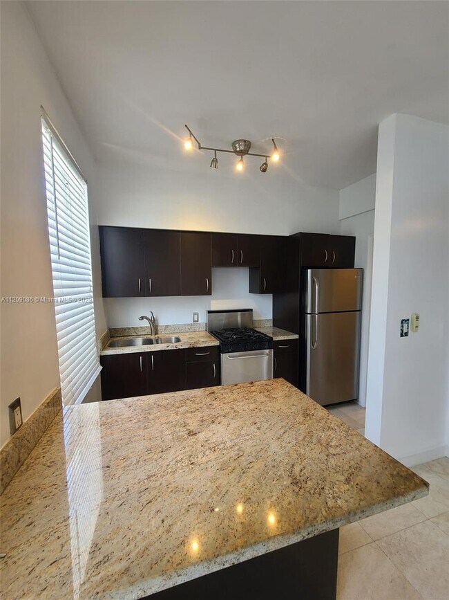 Building Photo - 135 3rd St