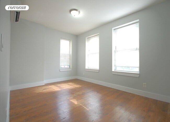 Building Photo - 217 E 96th St