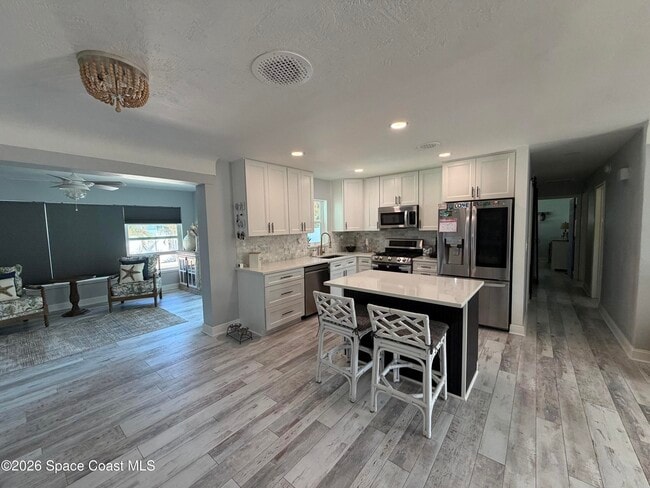 Building Photo - 209 SE 3rd St