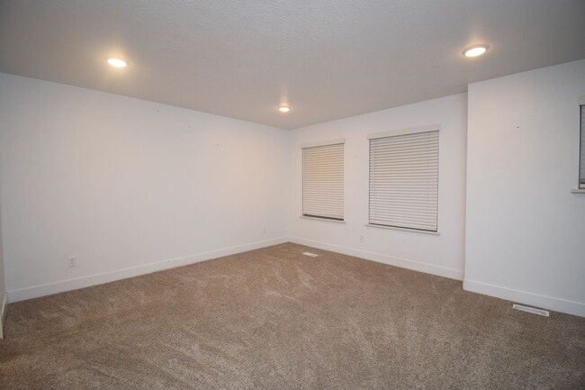 Building Photo - Beautiful 4 Bed Eagle Mountain Home, Near Parks & Paths!!