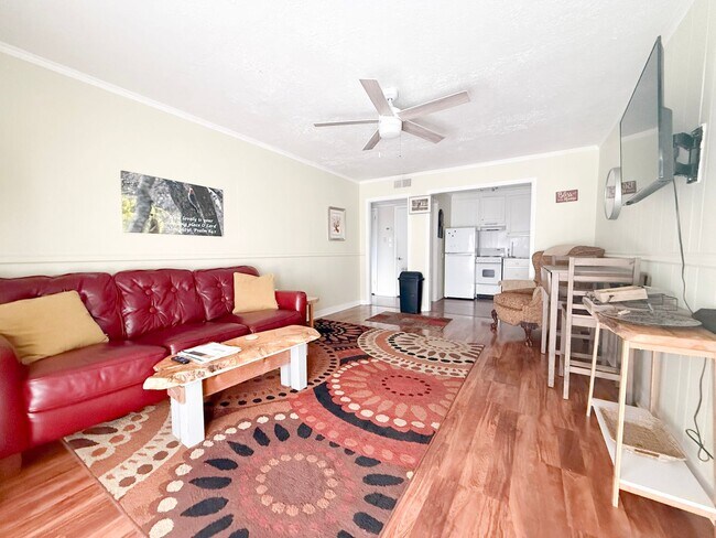 Foto del edificio - 1045 E 10th St