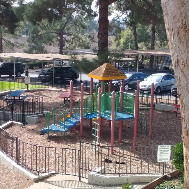 Foto del edificio - 1333 N Camino Alto