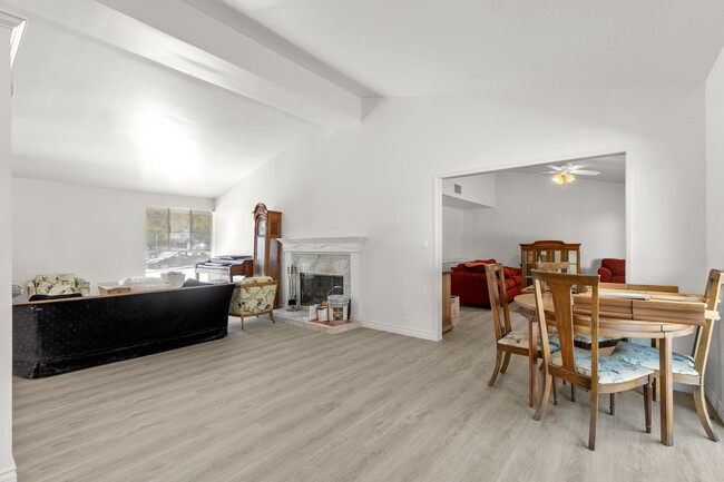 Foto del edificio - Beautiful Rare Find - Spacious Woodland Hi...