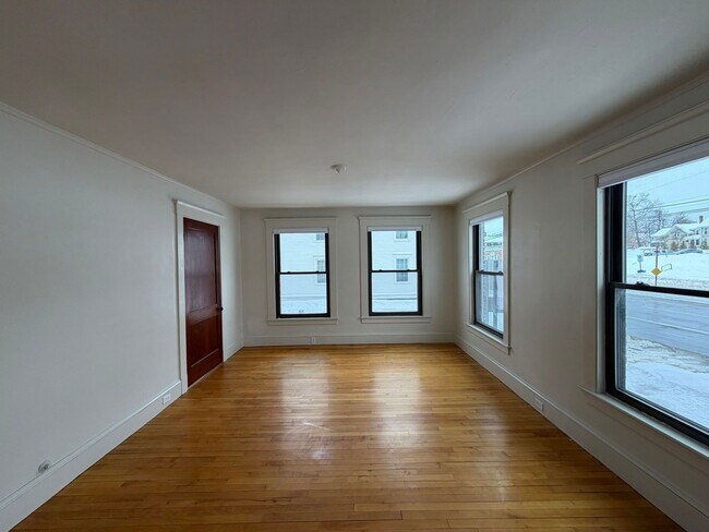 Foto del edificio - 248 N Main St