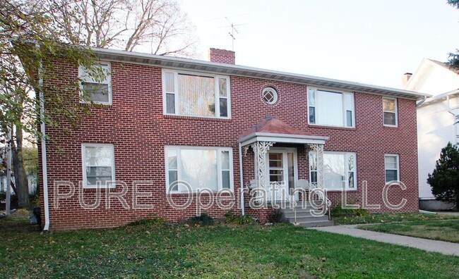 Building Photo - 210 N 32nd Ave