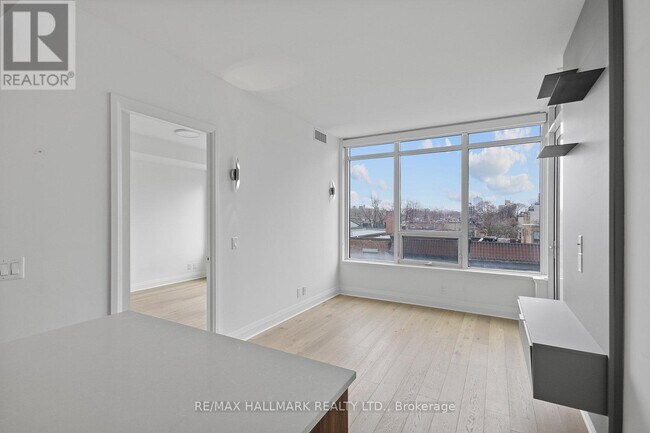 Photo du bâtiment - 151-151 Avenue Rd
