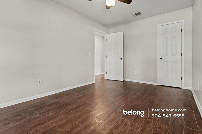 Building Photo - 7641 Rain Forest Dr N