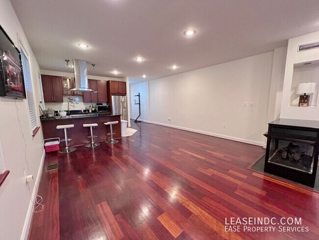 Building Photo - 3573 Warder St NW