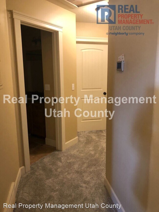 Building Photo - 3 br, 2.5 bath House - 288 E. Cascade Ct.