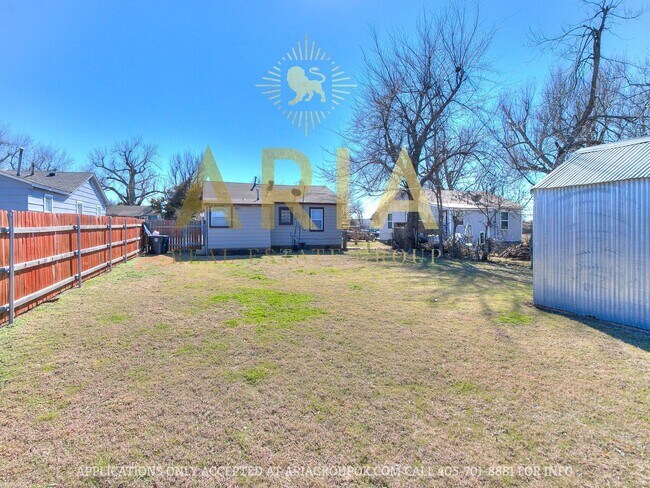 Building Photo - AVAILABLE NOW! Completely updated 2 BD/1 B...