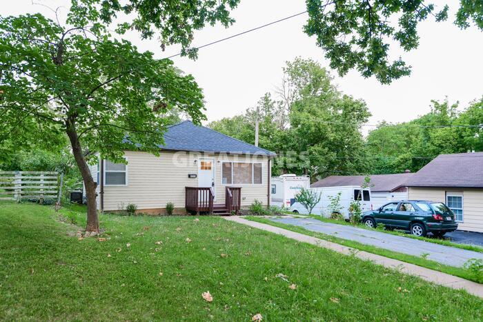 Primary Photo - 2220 Gaebler Ave