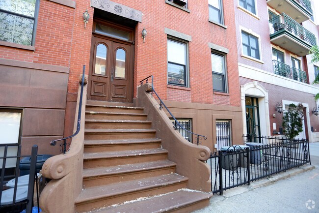 Building Photo - 341 Union St
