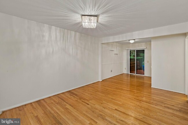 Building Photo - 1327 Alderton Ln