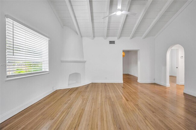 Foto del edificio - 429 NE 73rd St