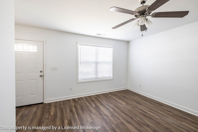 Foto del edificio - 100 Henson St