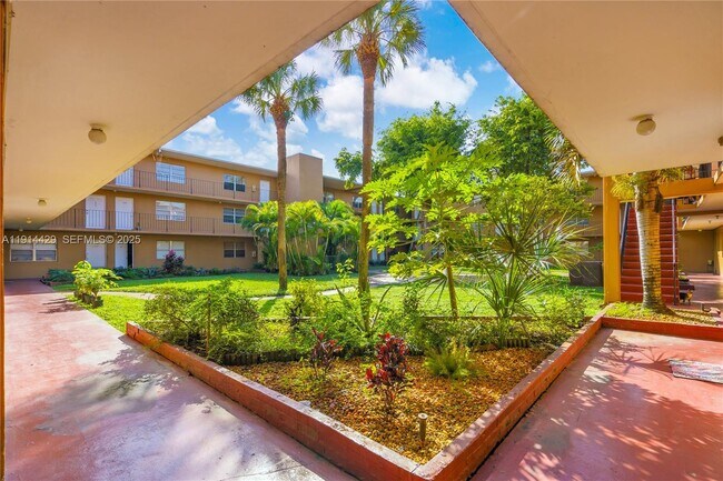 Foto del edificio - 1330 W 54th St