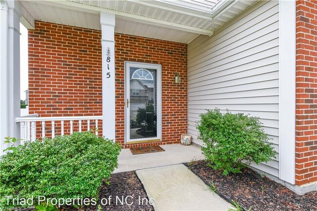 Building Photo - 3 br, 3 bath House - 815 Jennifer Ln