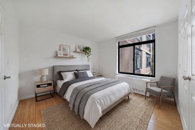 Building Photo - 400 E 70th St