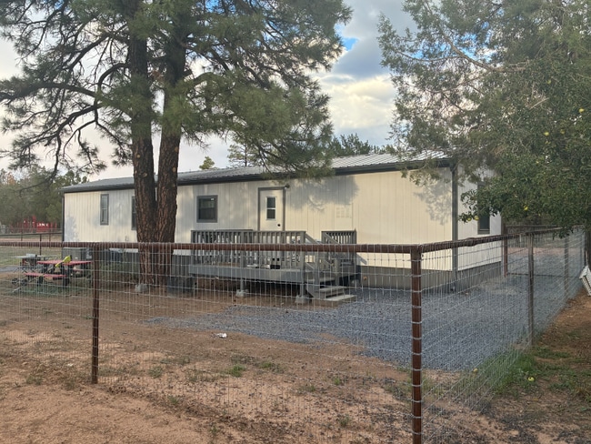 Building Photo - 1010 Cedar Dr