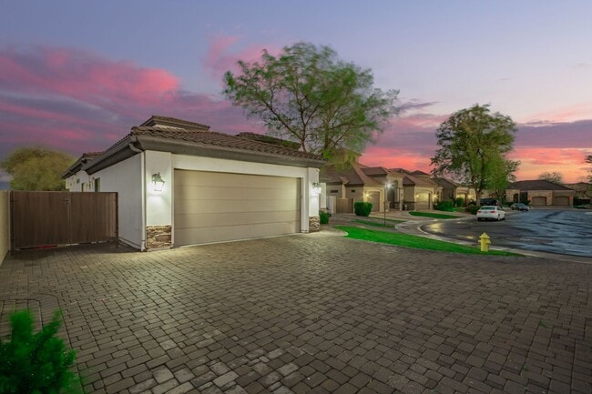 Building Photo - Beautiful 6-bedroom basement home