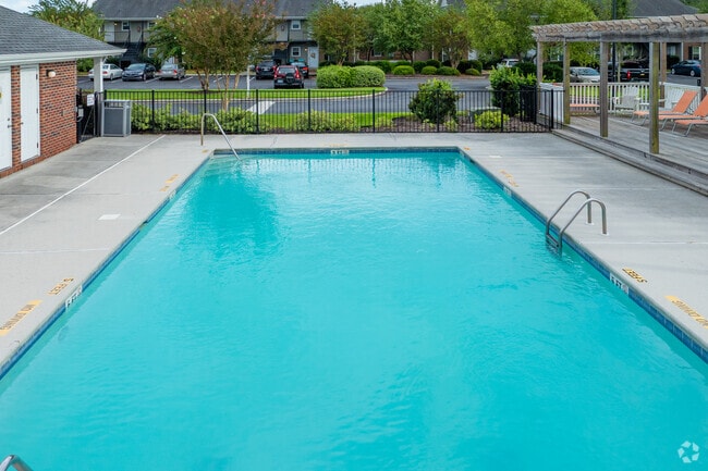 Swimming Pool - North Chase Apartments