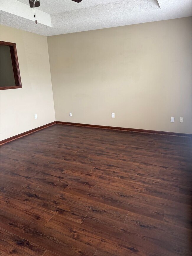 Foto del edificio - 2 Bed Single Level Duplex in Grain Valley