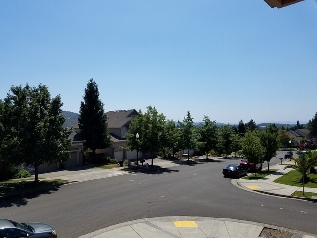 Foto del edificio - 5960-5964 Vista Ridge