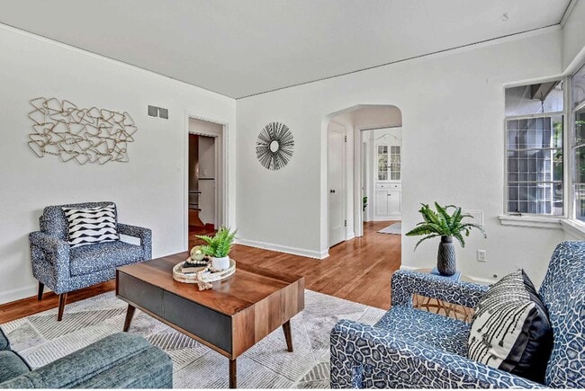 Building Photo - 1 Bedroom, 1 Shared Bath, Common Area Shar...