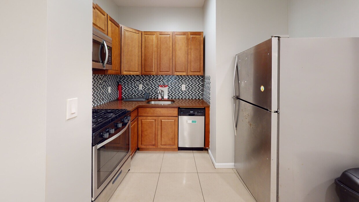 Photo - Private bedroom in 3 bed/2 bath Home