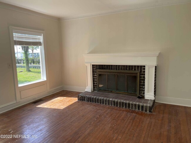 Building Photo - 9140 Heckscher Dr