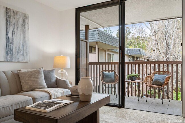Foto del edificio - 6346 Shelter Creek Ln