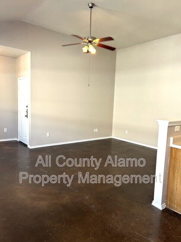 Building Photo - 5723 Golf Heights