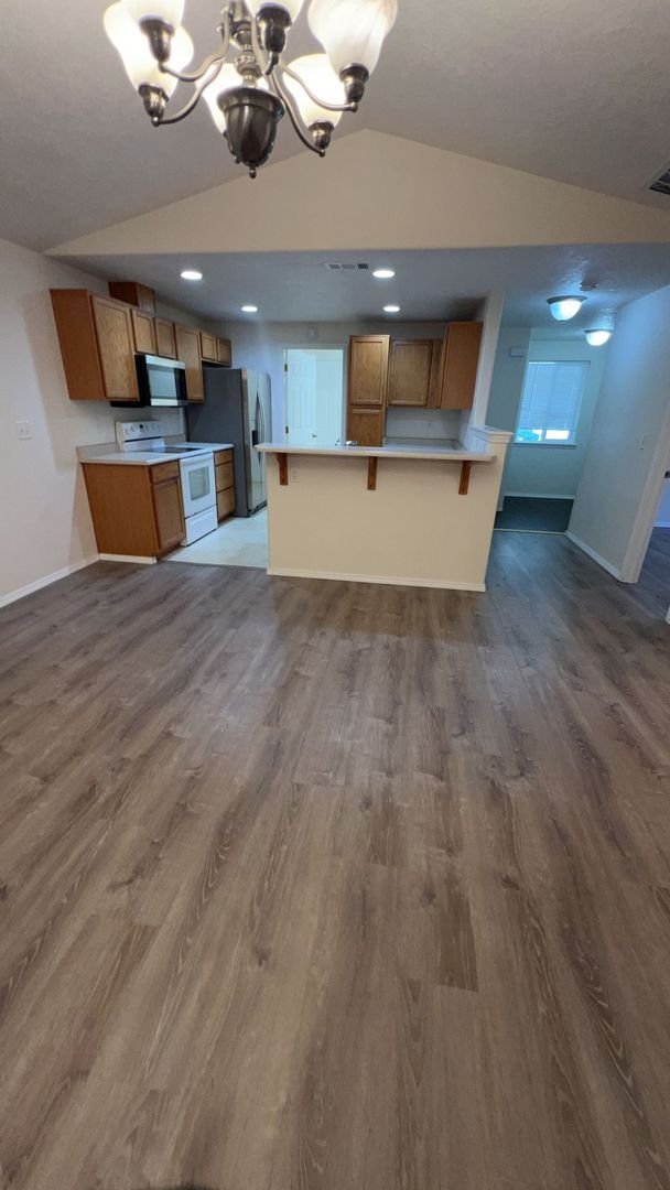 Foto del edificio - 1439-1441 SW Kellenbeck Ave