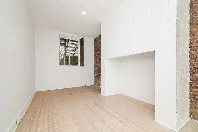 Foto del edificio - 318 W 14th St