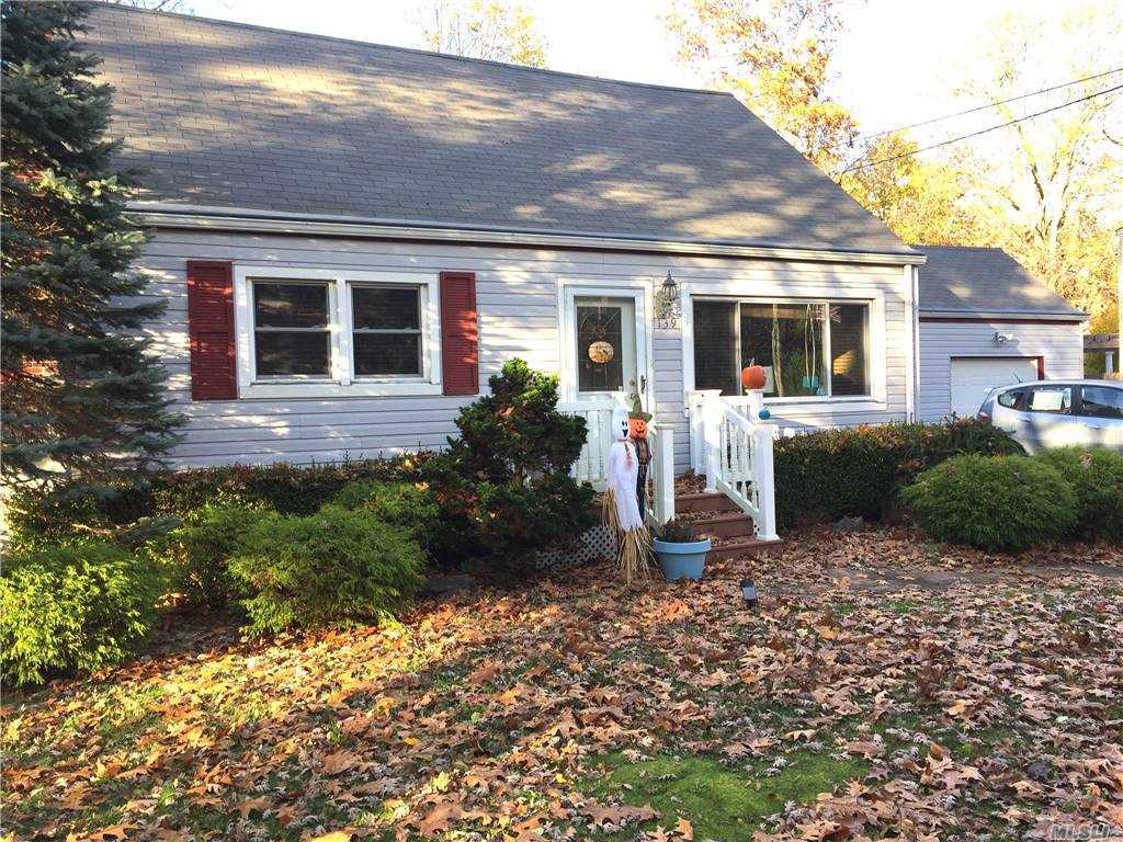 139 Woodlawn Ave, Saint James, NY 11780 House Rental in Saint James