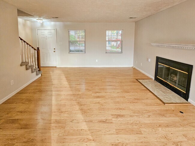 Building Photo - Knoxville 37923 - 3 bed 2.5 bath - call Ry...