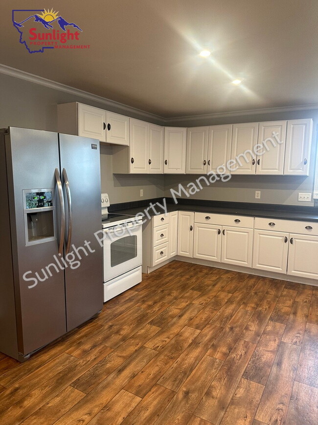 Foto del edificio - Charming Country Home with Bonus Room and ...