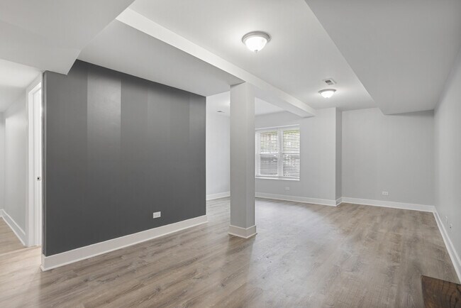 Building Photo - 7326 N Damen Ave