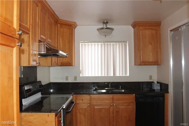 Building Photo - 3 br, 1.5 bath Condo - 238 Hillcrest Dr