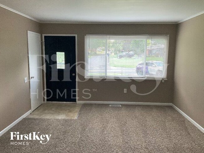 Building Photo - 2440 Parker Rd