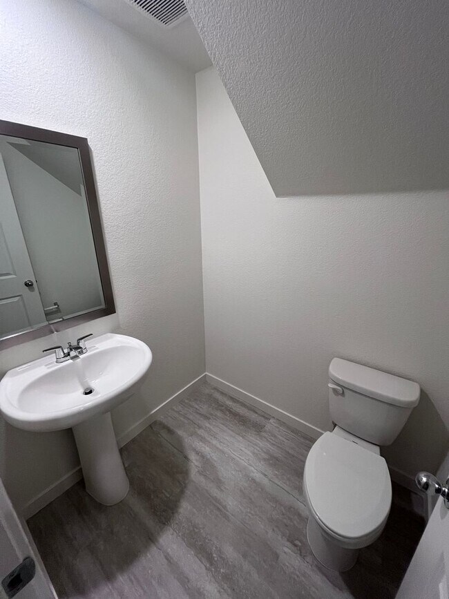 Foto del edificio - BEAUTIFUL NEW SMART HOME IN WEST ROSEVILLE!!