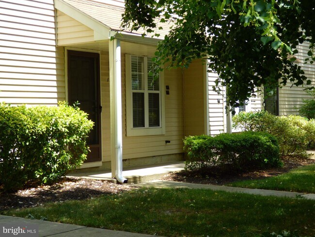 Building Photo - 1703A Ralston Dr