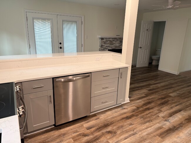 Foto del edificio - 2429 Crowncrest Dr