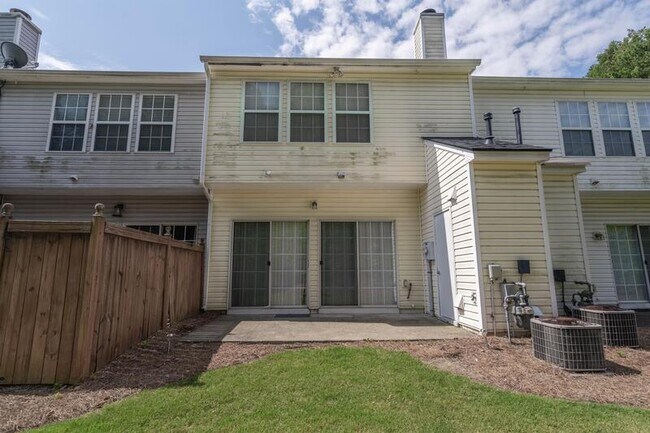 Building Photo - 51 Highoak Dr