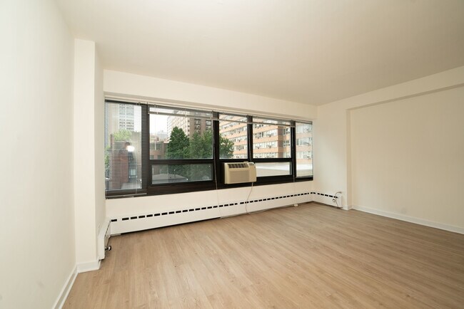 Foto del edificio - 3130 N Lake Shore Dr
