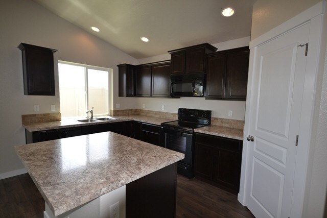 Foto del edificio - 3951 W Newland St