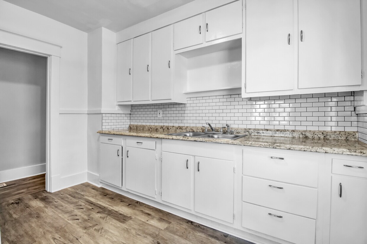 Foto principal - 1697 Seneca St