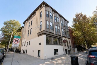 Building Photo - 168 Coles St