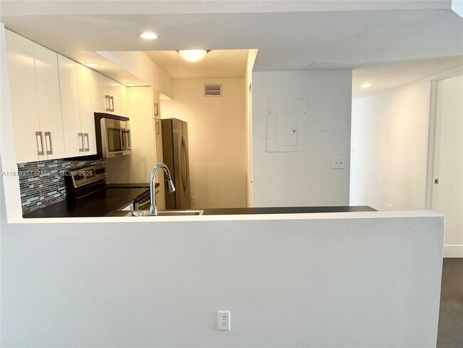 Foto del edificio - 8540 SW 212th St